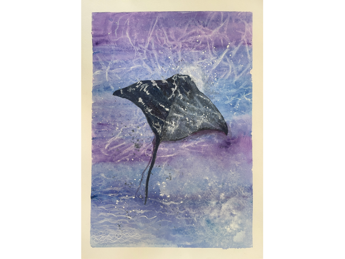 一幅描繪海洋中魟魚的畫作，展現其優雅的游動姿態與周圍的水波。
